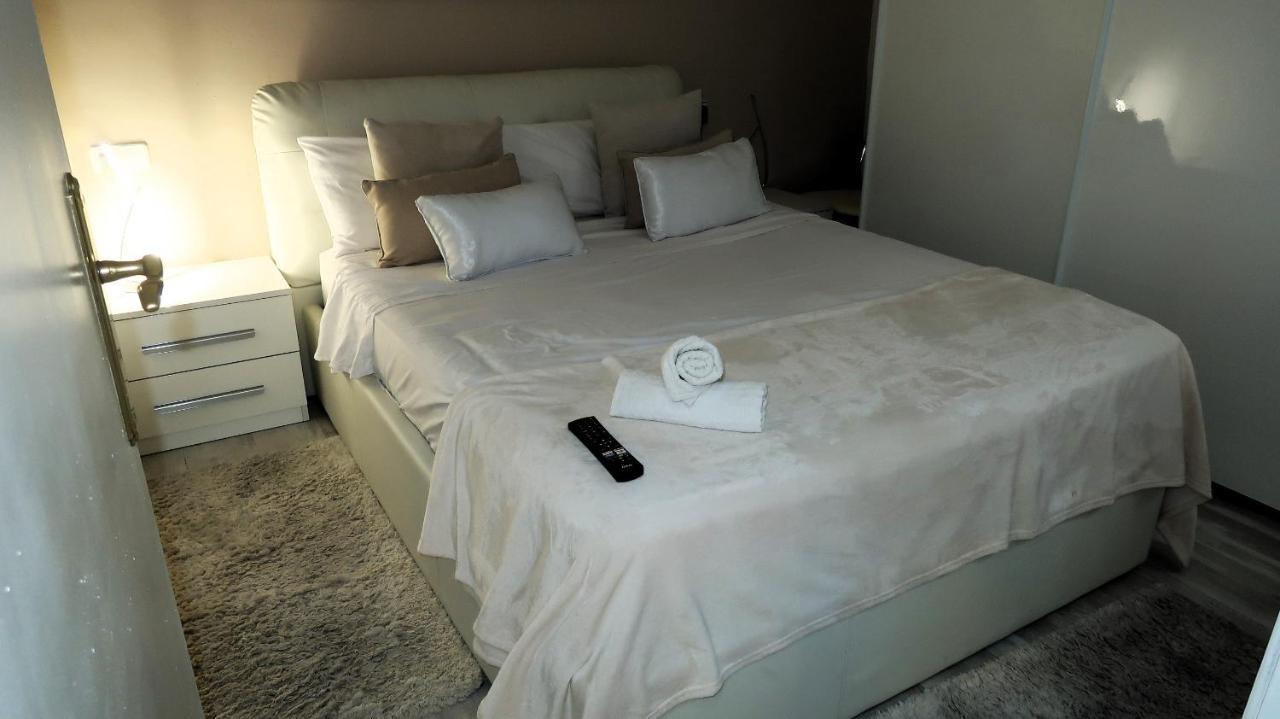 Entire Apartment , 2 Bedrooms Newly Remodeled Center Sitges Barcelona المظهر الخارجي الصورة