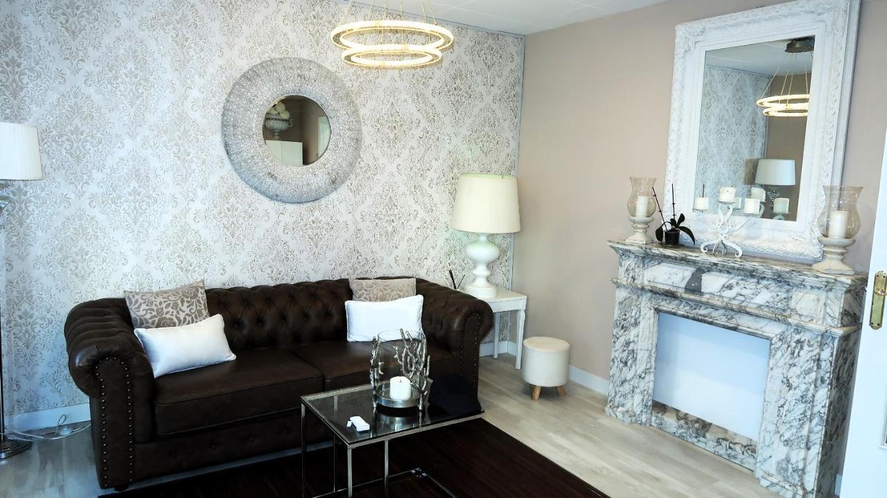Entire Apartment , 2 Bedrooms Newly Remodeled Center Sitges Barcelona المظهر الخارجي الصورة